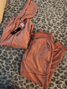 Fashion Nova Velour Hoodie & Jogger Set - Dusty Rose